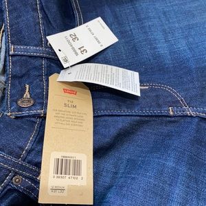 Levi’s 712 Slim Jeans